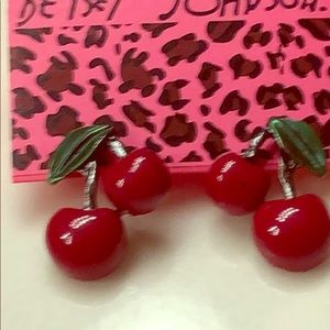 🌺Pierced Stud Cherry 🍒 Earrings